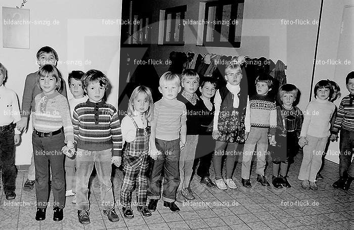 1971 Sankt Martin im Kath. Kindergarten St. Peter Sinzig: SNMRKTKNSTPTSN-014147