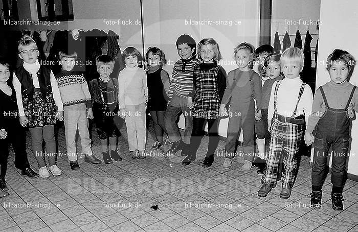 1971 Sankt Martin im Kath. Kindergarten St. Peter Sinzig: SNMRKTKNSTPTSN-014148