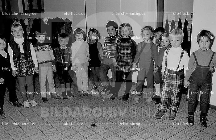 1971 Sankt Martin im Kath. Kindergarten St. Peter Sinzig: SNMRKTKNSTPTSN-014149