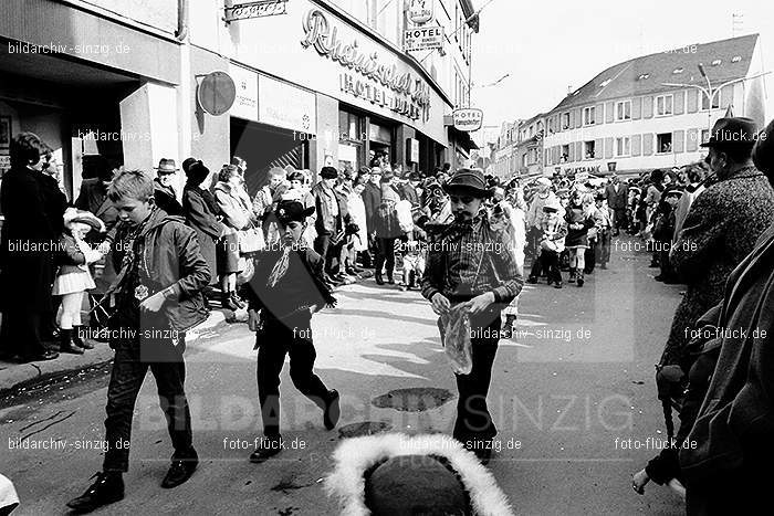 1971 Karnevalsumzug - Veilchendienstag in Sinzig: KRVLSN-014436