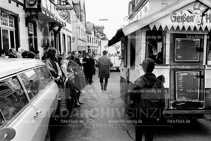 1971 Karnevalsumzug - Veilchendienstag in Sinzig: KRVLSN-014463