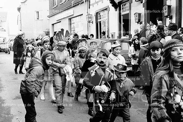 1971 Karnevalsumzug - Veilchendienstag in Sinzig: KRVLSN-014493