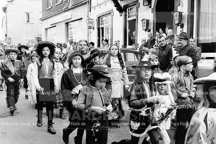 1971 Karnevalsumzug - Veilchendienstag in Sinzig: KRVLSN-014496