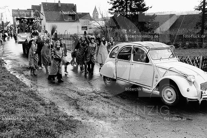 1971/1970 Karnevalsumzug in Westum: KRWS-014558