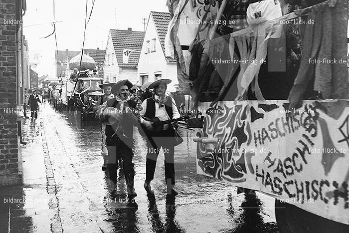 1971/1970 Karnevalsumzug in Westum: KRWS-014562