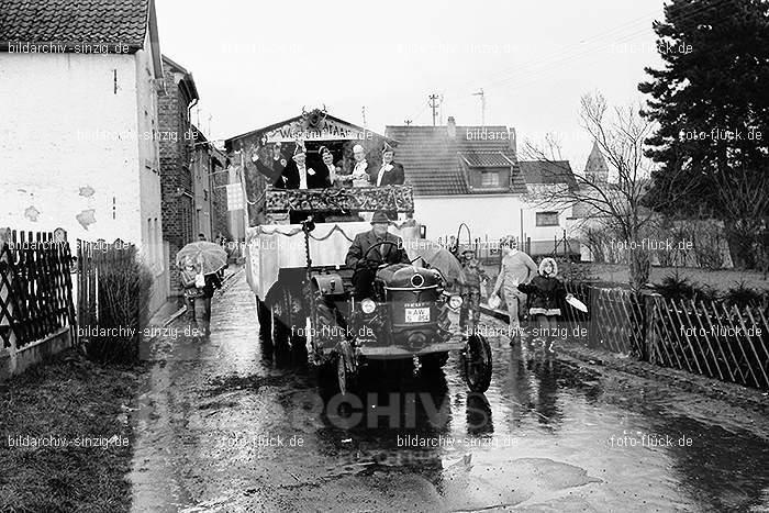 1971/1970 Karnevalsumzug in Westum: KRWS-014574