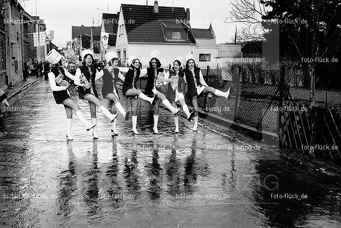 1971/1970 Karnevalsumzug in Westum: KRWS-014576