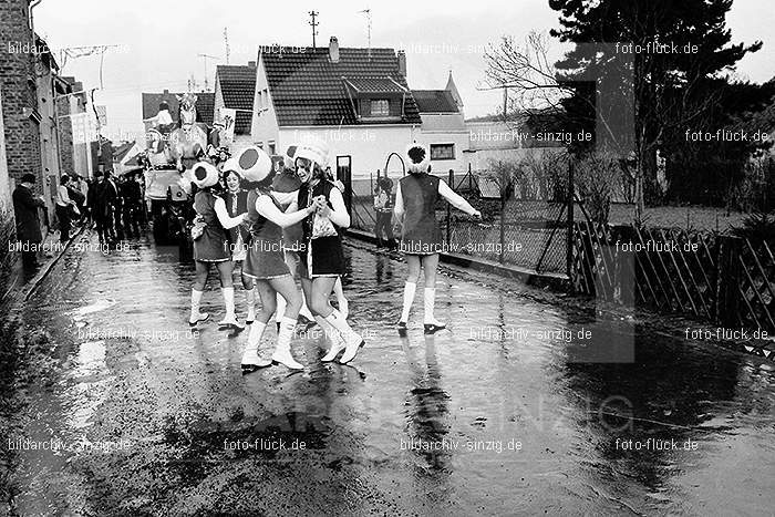 1971/1970 Karnevalsumzug in Westum: KRWS-014578
