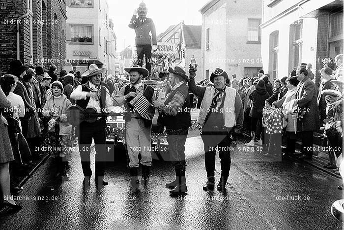 1971/1970 Karnevalsumzug in Westum: KRWS-014579