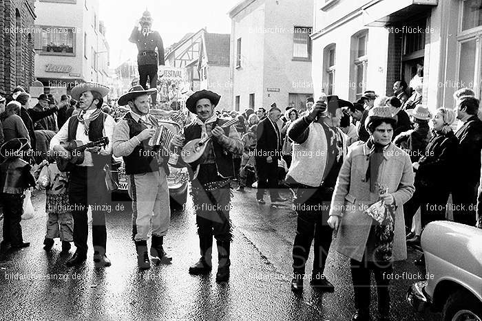 1971/1970 Karnevalsumzug in Westum: KRWS-014580