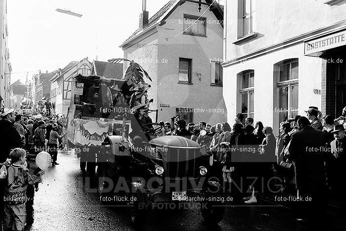 1971/1970 Karnevalsumzug in Westum: KRWS-014582