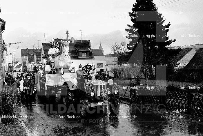 1971/1970 Karnevalsumzug in Westum: KRWS-014586