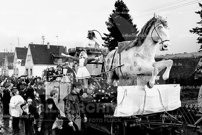 1971/1970 Karnevalsumzug in Westum: KRWS-014587