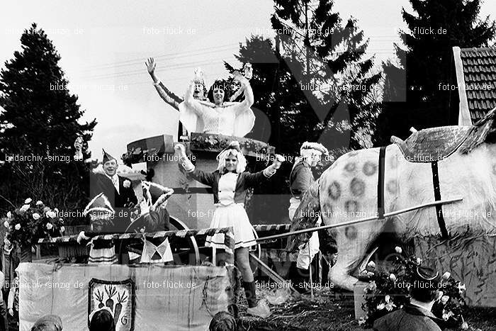 1971/1970 Karnevalsumzug in Westum: KRWS-014588