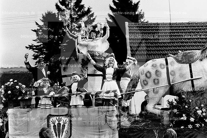 1971/1970 Karnevalsumzug in Westum: KRWS-014589