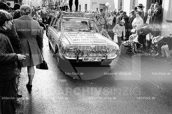 1971/1970 Karnevalsumzug in Westum: KRWS-014592