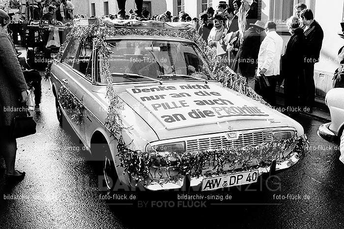 1971/1970 Karnevalsumzug in Westum: KRWS-014593