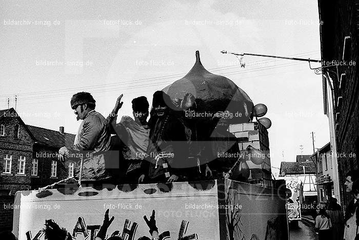 1971/1970 Karnevalsumzug in Westum: KRWS-014597