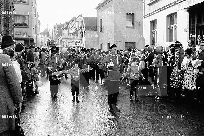 1971/1970 Karnevalsumzug in Westum: KRWS-014601