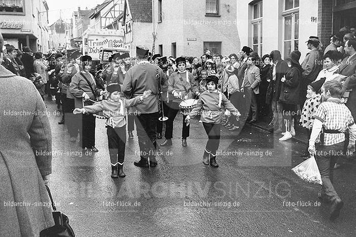 1971/1970 Karnevalsumzug in Westum: KRWS-014604