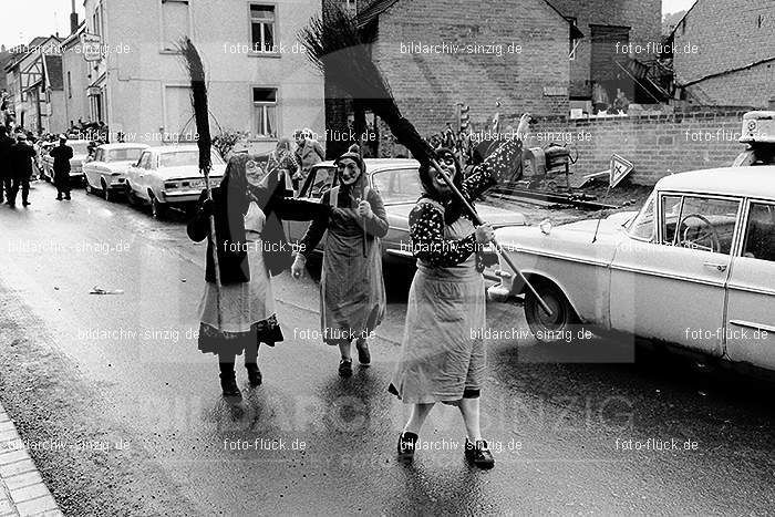 1971/1970 Karnevalsumzug in Westum: KRWS-014613