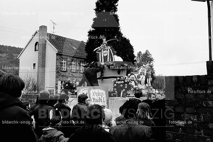 1971/1970 Karnevalsumzug in Westum: KRWS-014614