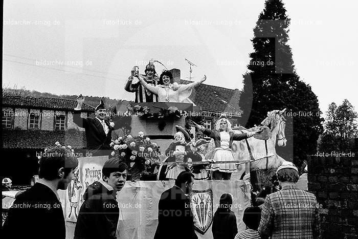 1971/1970 Karnevalsumzug in Westum: KRWS-014615