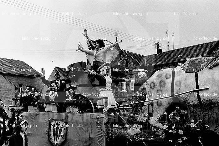 1971/1970 Karnevalsumzug in Westum: KRWS-014616