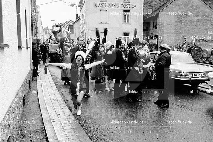 1971/1970 Karnevalsumzug in Westum: KRWS-014619