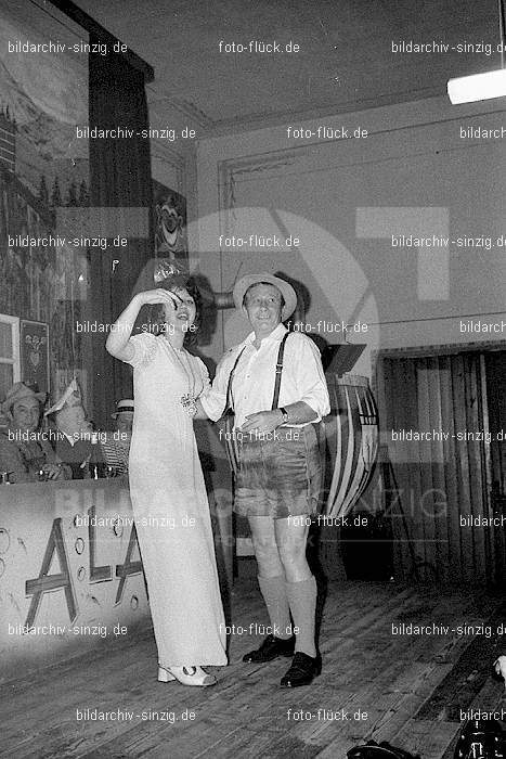 1971/1970 Karneval Ball im Saalherges Westum: KRBLSLWS-014633