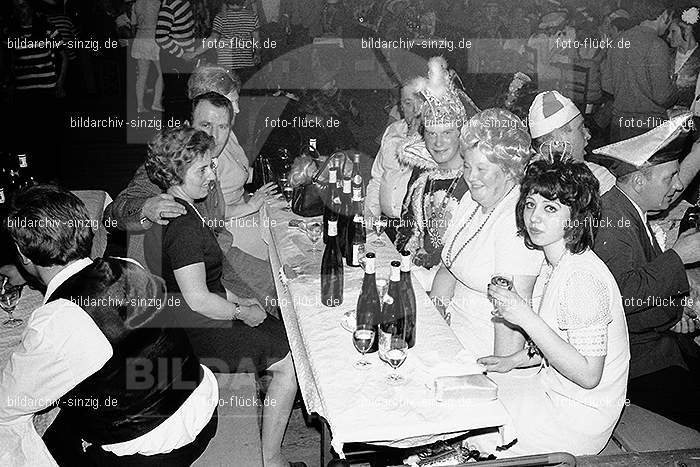 1971/1970 Karneval Ball im Saalherges Westum: KRBLSLWS-014640