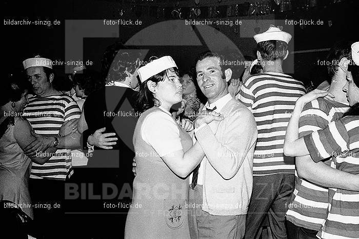1971/1970 Karneval Ball im Saalherges Westum: KRBLSLWS-014644