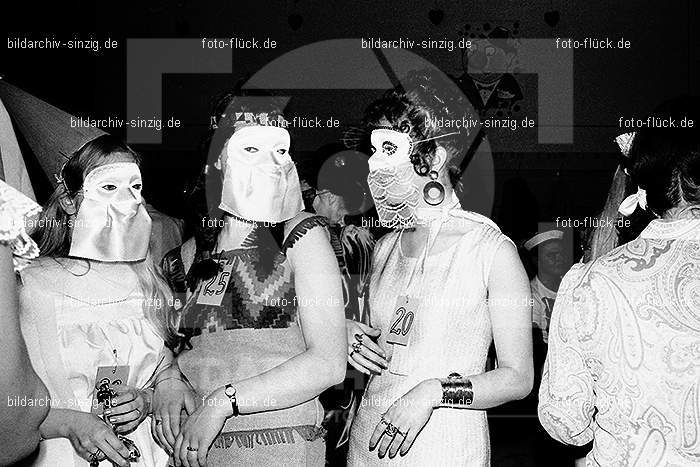1971/1970 Karneval Ball im Saalherges Westum: KRBLSLWS-014653