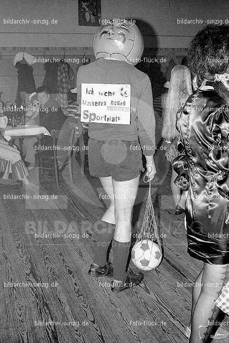 1971/1970 Karneval Ball im Saalherges Westum: KRBLSLWS-014657