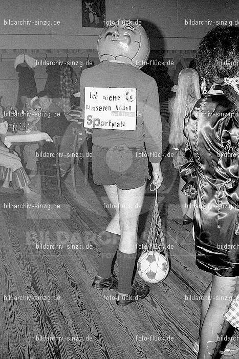 1971/1970 Karneval Ball im Saalherges Westum: KRBLSLWS-014657