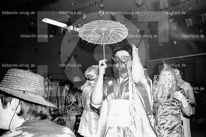 1971/1970 Karneval Ball im Saalherges Westum: KRBLSLWS-014659