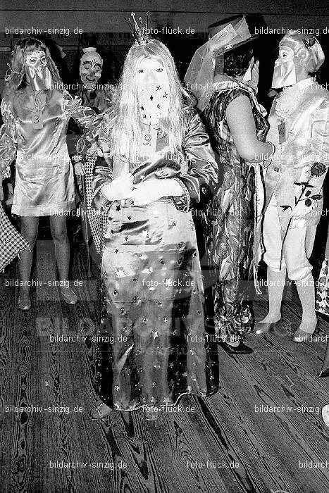 1971/1970 Karneval Ball im Saalherges Westum: KRBLSLWS-014663