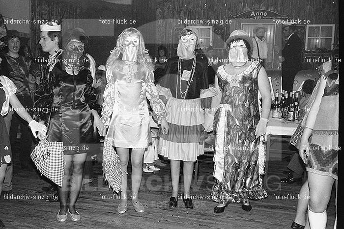1971/1970 Karneval Ball im Saalherges Westum: KRBLSLWS-014671