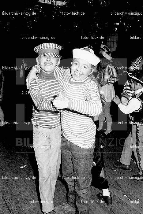 1971/1970 TV-08 Kinderball im Helenensaal Sinzig: TVKNHLSN-014689