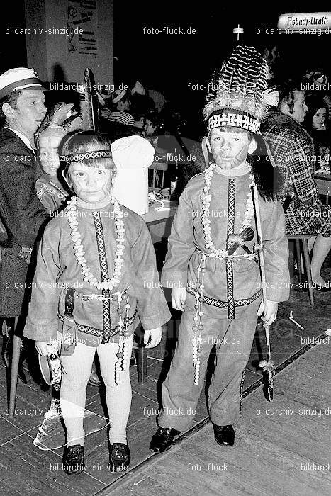 1971/1970 TV-08 Kinderball im Helenensaal Sinzig: TVKNHLSN-014698