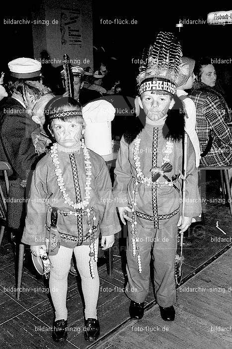 1971/1970 TV-08 Kinderball im Helenensaal Sinzig: TVKNHLSN-014699