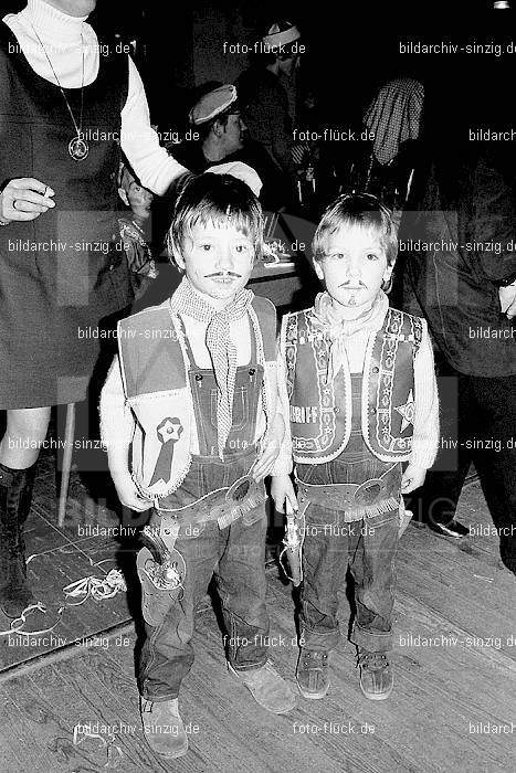 1971/1970 TV-08 Kinderball im Helenensaal Sinzig: TVKNHLSN-014701