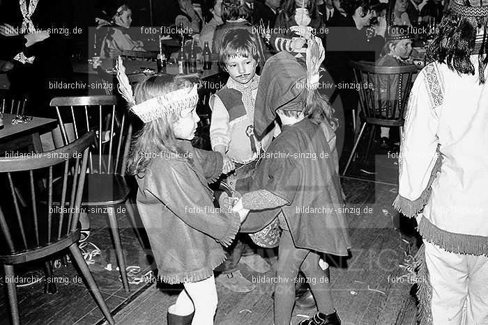 1971/1970 TV-08 Kinderball im Helenensaal Sinzig: TVKNHLSN-014708