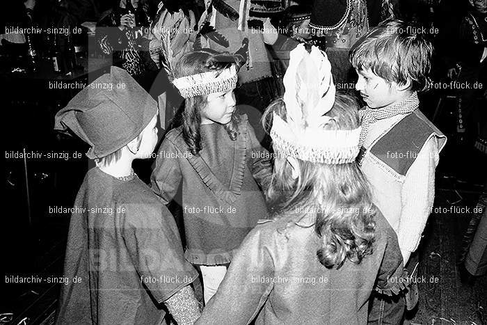 1971/1970 TV-08 Kinderball im Helenensaal Sinzig: TVKNHLSN-014709