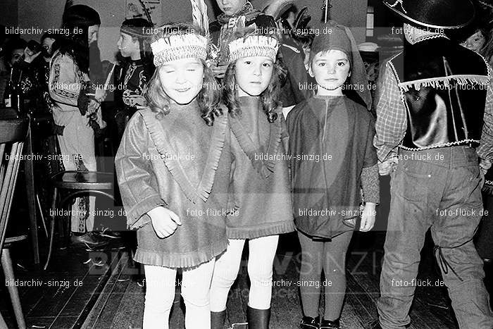 1971/1970 TV-08 Kinderball im Helenensaal Sinzig: TVKNHLSN-014710