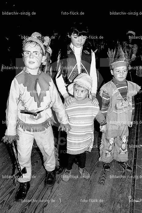 1971/1970 TV-08 Kinderball im Helenensaal Sinzig: TVKNHLSN-014713