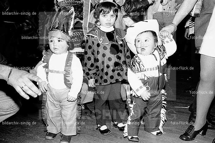 1971/1970 TV-08 Kinderball im Helenensaal Sinzig: TVKNHLSN-014714