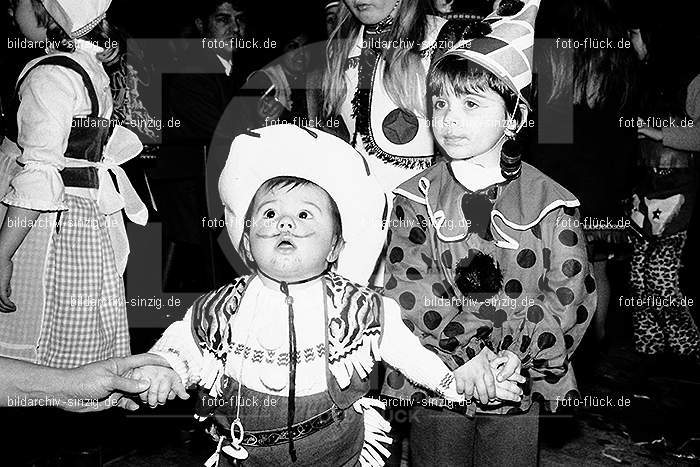 1971/1970 TV-08 Kinderball im Helenensaal Sinzig: TVKNHLSN-014719