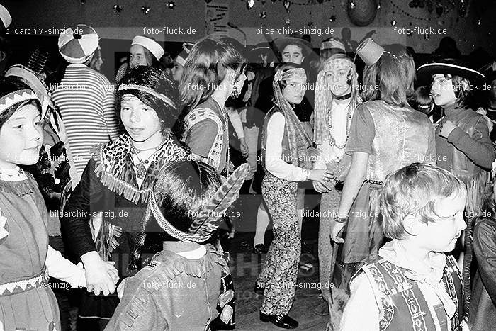 1971/1970 TV-08 Kinderball im Helenensaal Sinzig: TVKNHLSN-014720