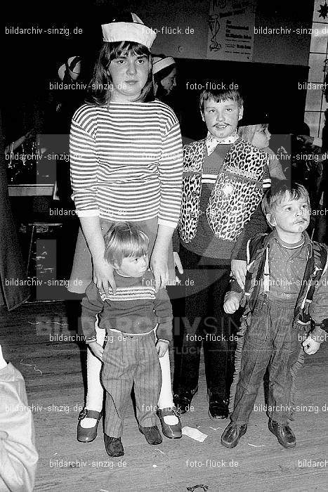 1971/1970 TV-08 Kinderball im Helenensaal Sinzig: TVKNHLSN-014723